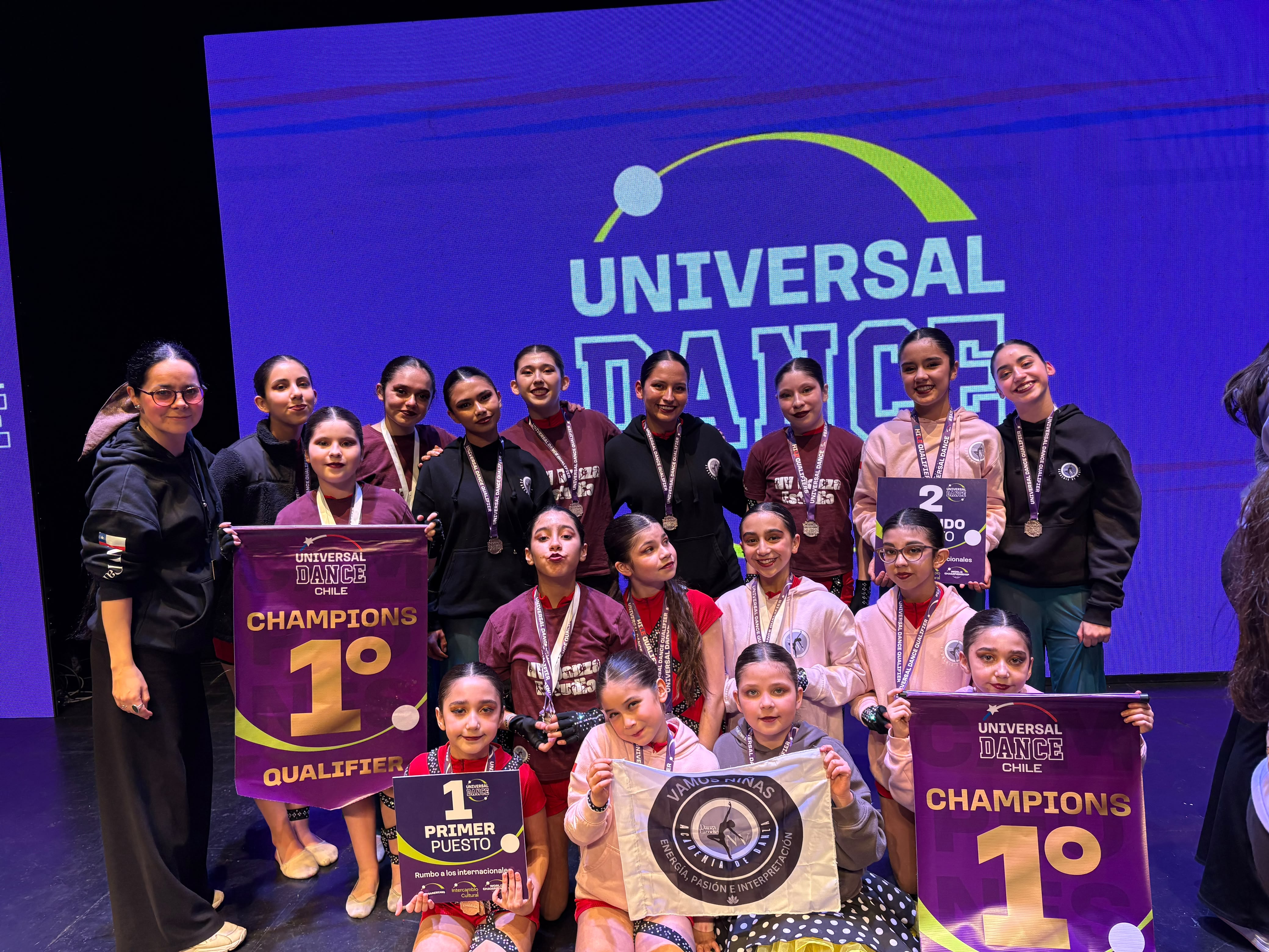 NV Danza Estudio logró 13 podios en la Selectiva Universal Dance Santiago 2026. Los resultados también permitieron obtener nuevas clasificaciones para campeonatos internacionales